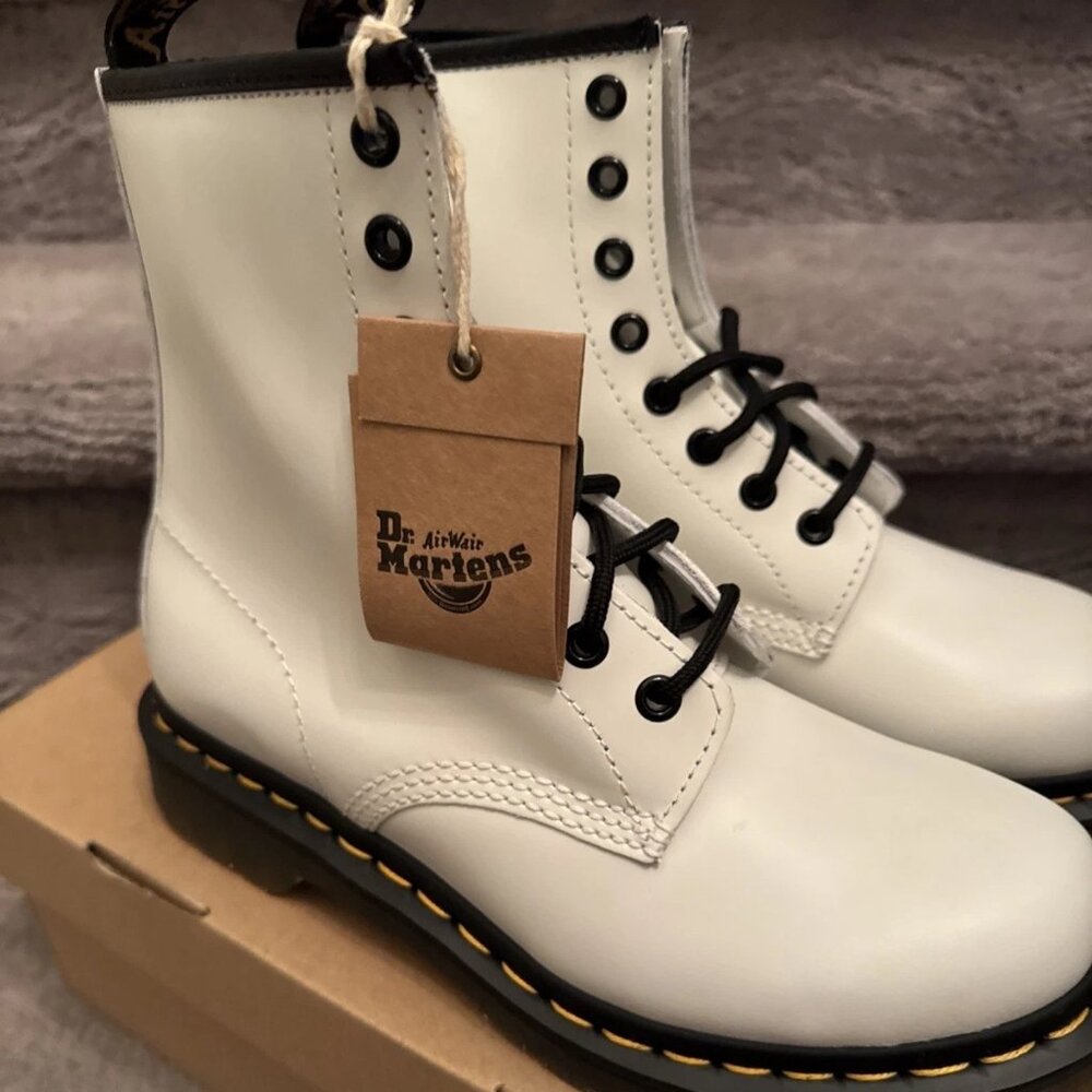 Dr. Marten's 1460 W Smooth Leather Combat Boots Size 7 M Womens White DOCS